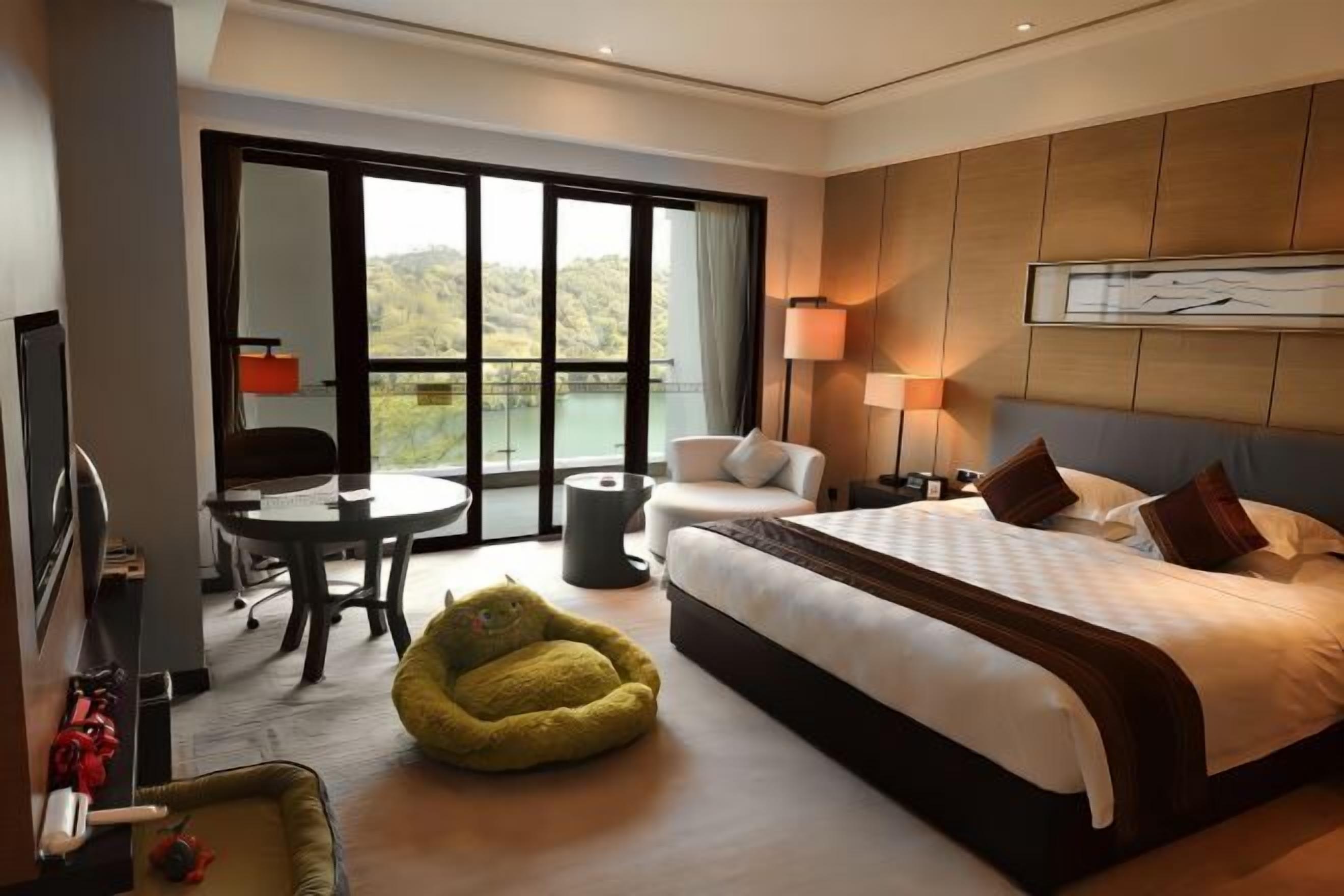 Blackout drapes, soundproofing, free WiFi, bed sheets