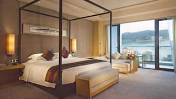 Blackout drapes, soundproofing, free WiFi, bed sheets