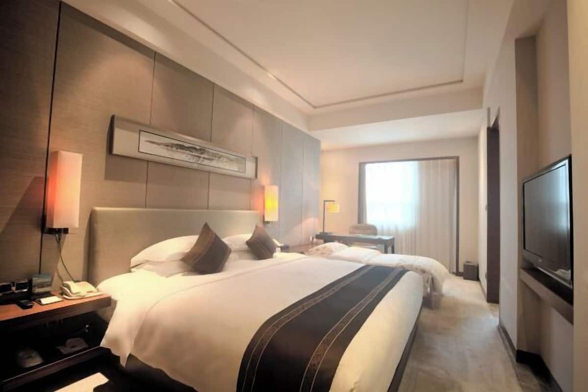 Blackout curtains, soundproofing, free WiFi, bed sheets