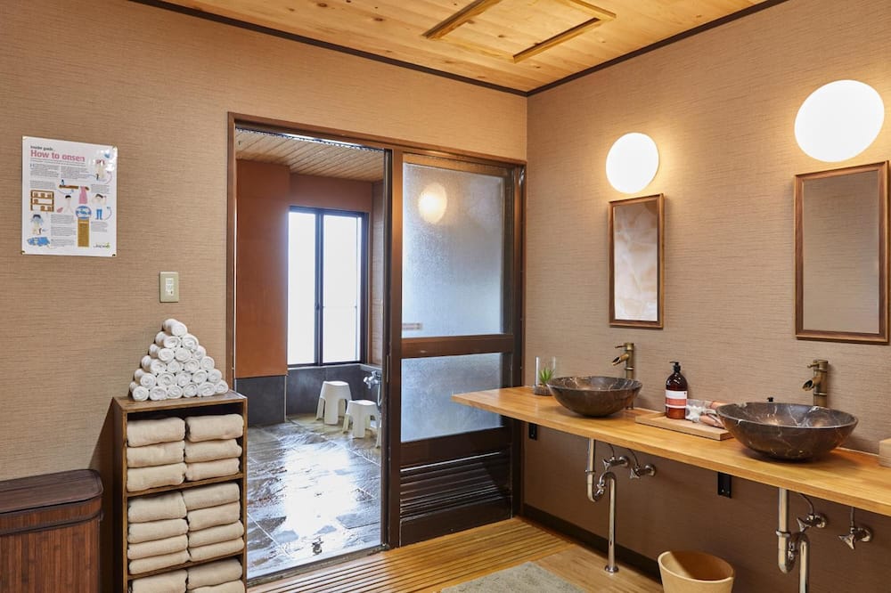 The Address Akakura