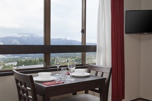 Ropa de cama de alta calidad, edredones de plumas, escritorio