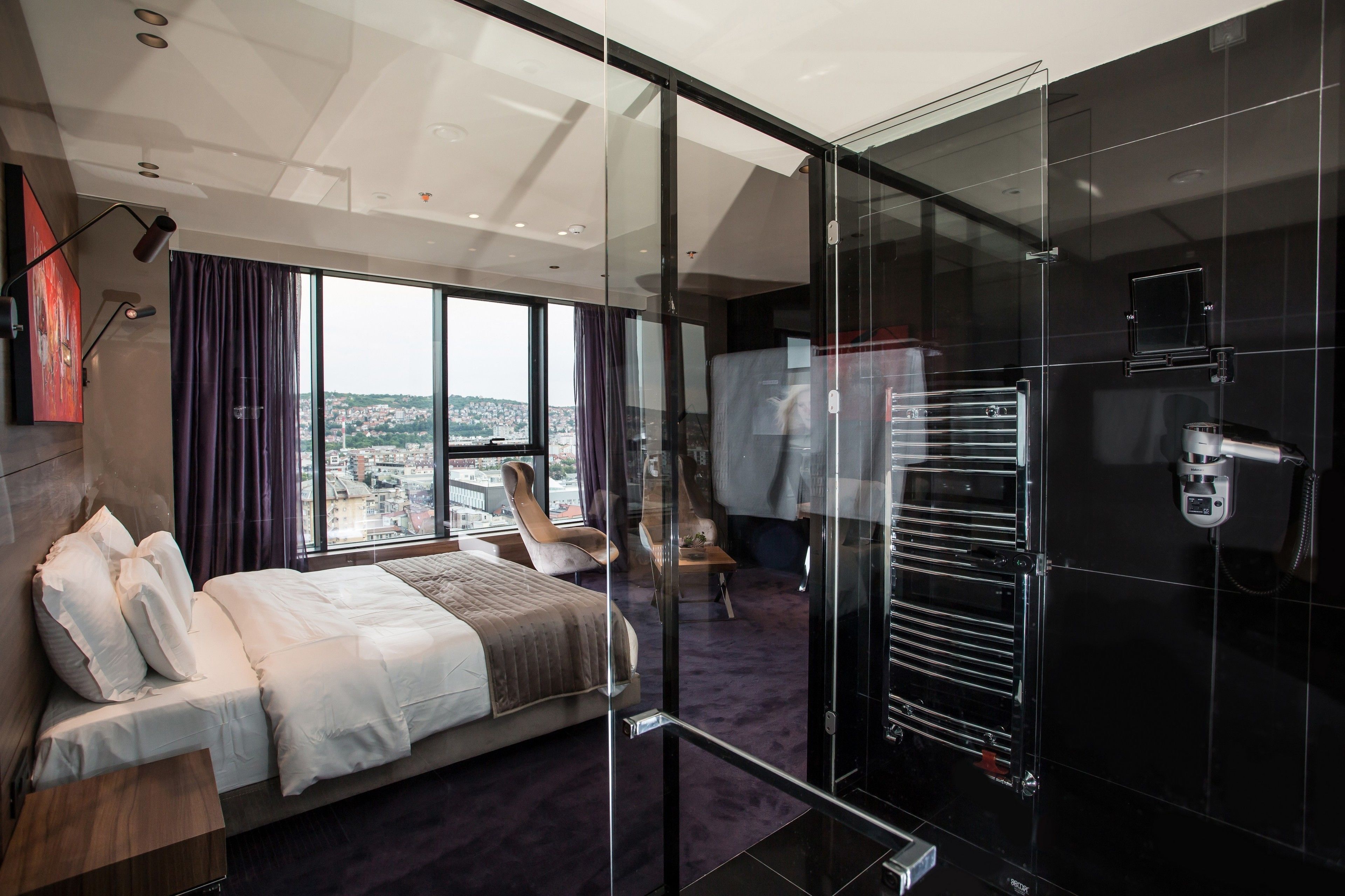 プレミアム シングルルーム | バスルーム | デザイナーバスアメニティ、ヘアドライヤー、バスローブ、スリッパ