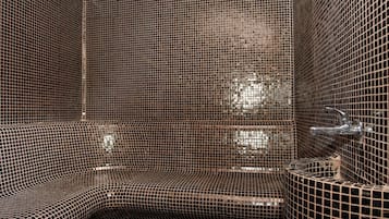 Couples treatment rooms, sauna, hot tub, steam room