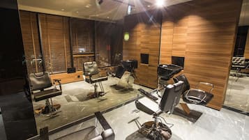 Couples treatment room(s), sauna, hot tub, steam room