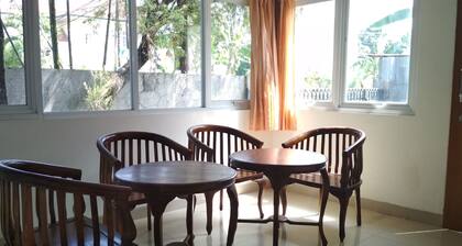 De Sutami Pasteur Villa by HouseinBandung