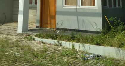 De Sutami Pasteur Villa by HouseinBandung