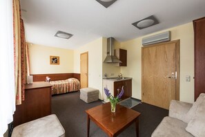 Luxe suite | Een bureau, geluiddichte muren, babybedden, gratis wifi