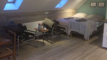 Studio | Blackout curtains, free WiFi, bed sheets