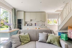 30-inch TV with cable channels - Moseley - House - Sleeps 4 - Parking - Garden (Birmingham)
