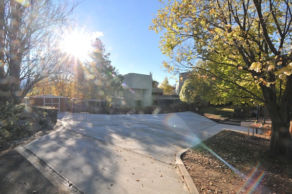 Front of property - Leski Club (Jindabyne)