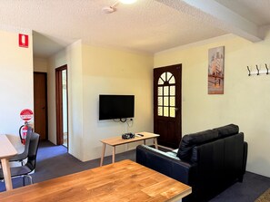 高級公寓, 2 間臥室 | 客廳 | LED 電視