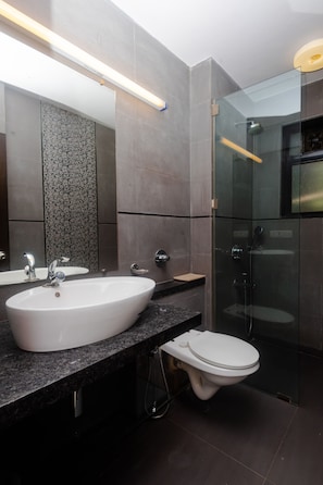 Double or Twin Room | Bathroom