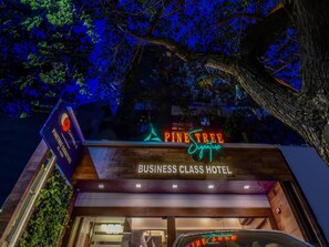 Exterior - Capital O 42226 Pine Tree Signature (Chennai)