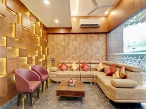 Lobby sitting area - Capital O 42226 Pine Tree Signature (Chennai)