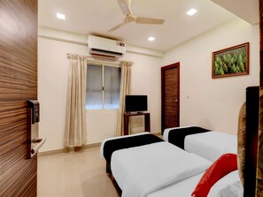 Double or Twin Room - Capital O 42226 Pine Tree Signature (Chennai)