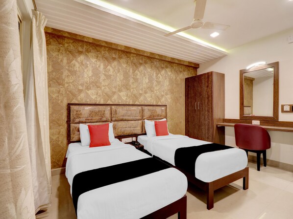 Double or Twin Room - Capital O 42226 Pine Tree Signature (Chennai)