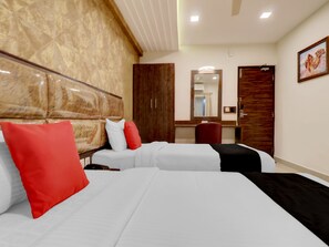 Double or Twin Room | Free WiFi - Capital O 42226 Pine Tree Signature (Chennai)