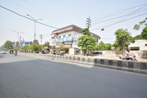 Exterior - Capital O 43988 Makhan Residency (Amritsar)