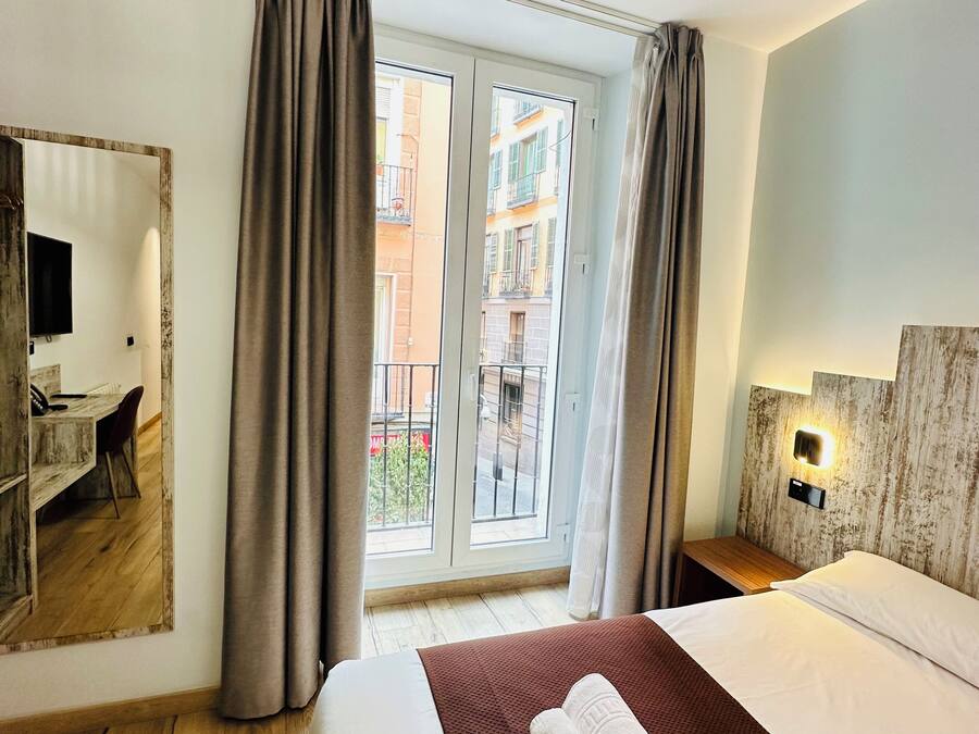 Deluxe Double Room | Down comforters, in-room safe, desk, soundproofing