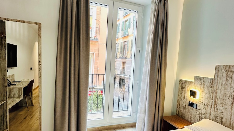 Hostal AntĂłn MartĂn