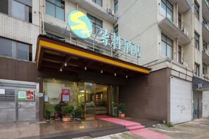 施設の入り口