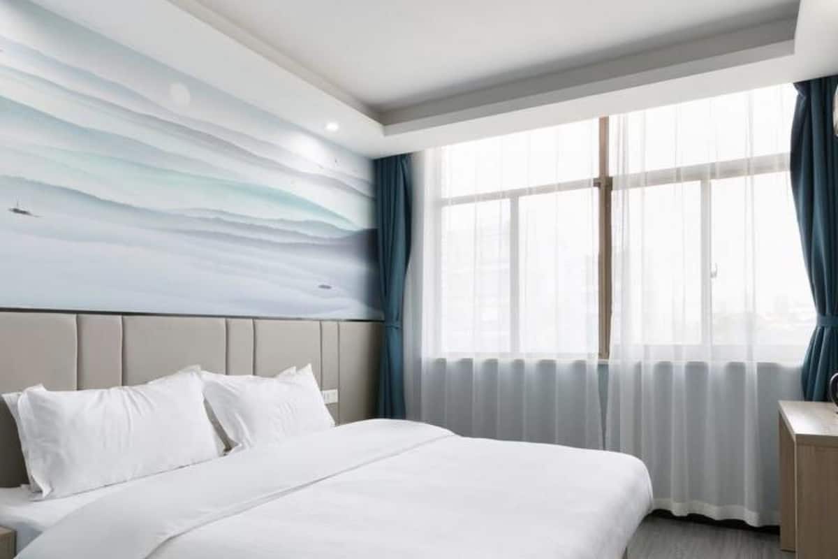 Standard Double Room (Mainland Chinese Citizen Only) | Free WiFi, bed sheets