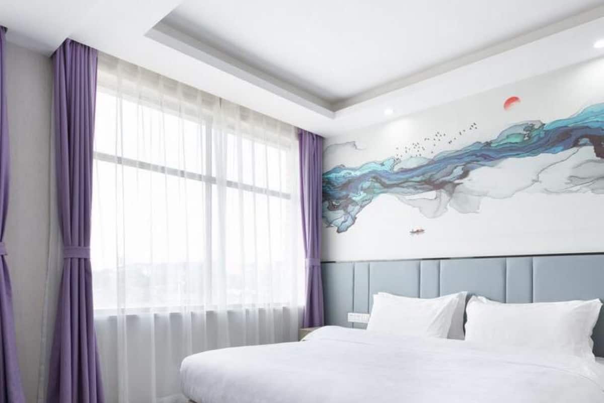 Deluxe Double Room (Mainland Chinese Citizen Only) | Free WiFi, bed sheets