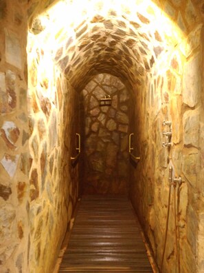 Sauna, spa, bain de vapeur, bain de boue, service de massage