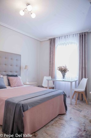 Deluxe Double Room, Private Bathroom | Desk, free cribs/infant beds, rollaway beds, free WiFi - Los patios El Carmen (Córdoba)