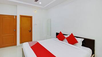 Deluxe Double or Twin Room | Free WiFi, bed sheets
