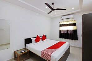 Deluxe Double or Twin Room | Free WiFi, bed sheets - OYO 30151 Golden Hive (Hyderabad)