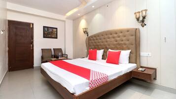 Double or Twin Room | Ruang kerja komputer riba, cadar katil