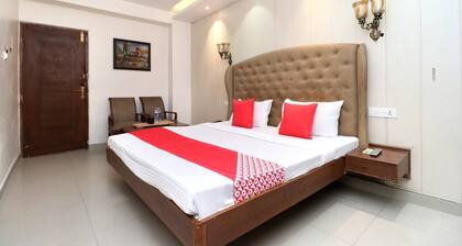 OYO 30593 Heritage Corner