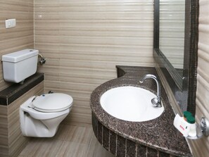 Double or Twin Room | Bathroom | Free toiletries, towels