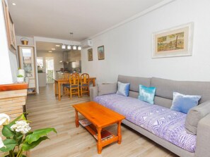 TV - Remedios by Interhome (Cunit)