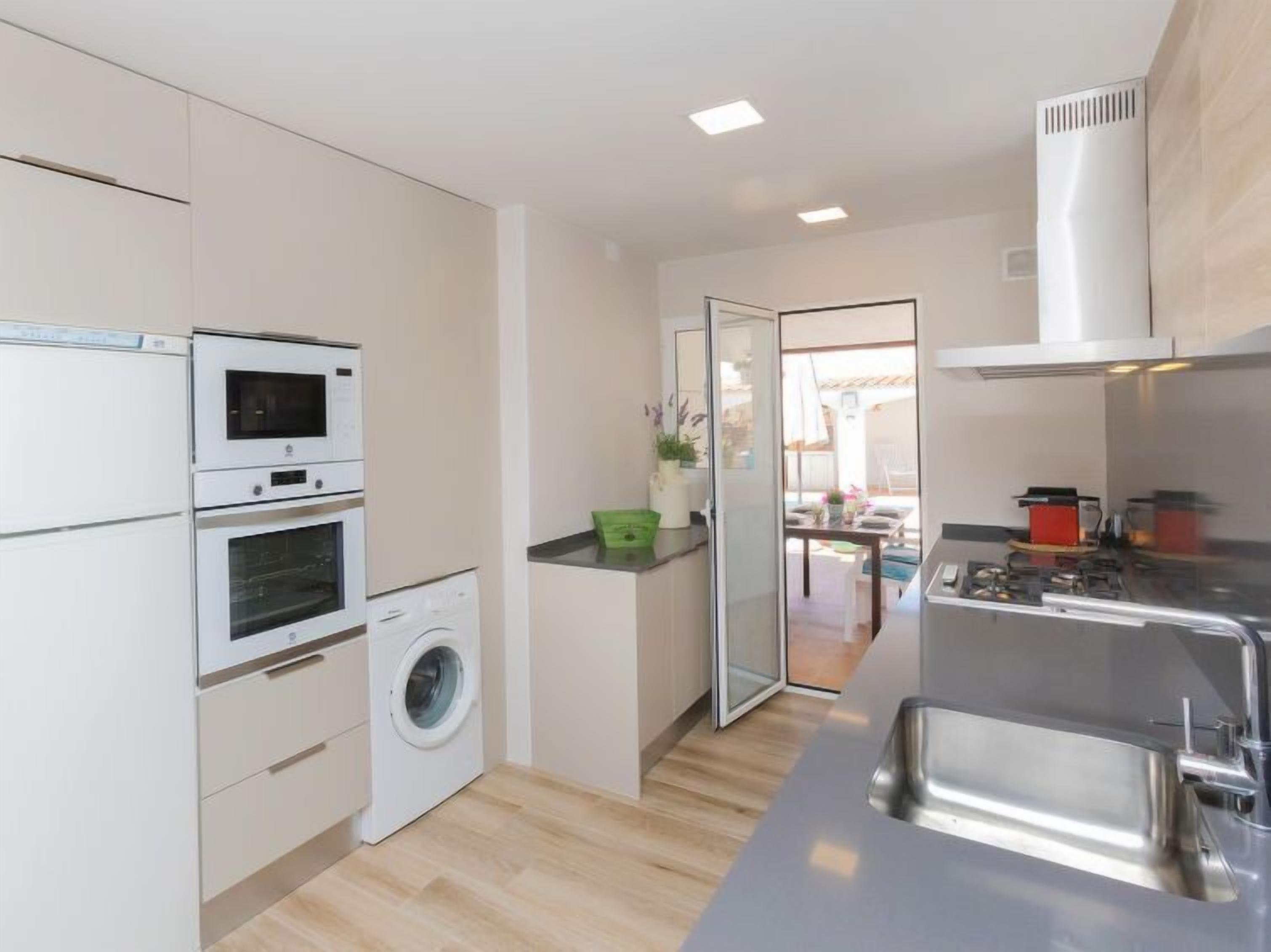 Réfrigérateur, four, lave-vaisselle