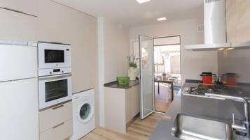 Réfrigérateur, four, lave-vaisselle