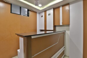 ฝ่ายต้อนรับ