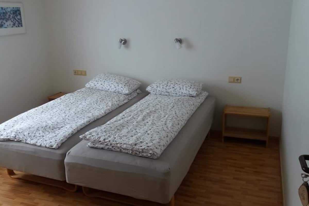 Chambre Triple (6) | Rideaux occultants, Wi-Fi gratuit, draps fournis