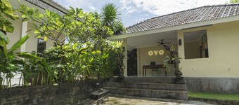 OYO 36667 Hotel Manoj