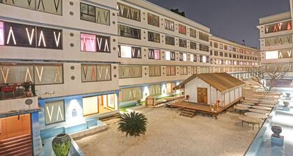 Townhouse 808 Royal Palms Shared Serviced Apartment