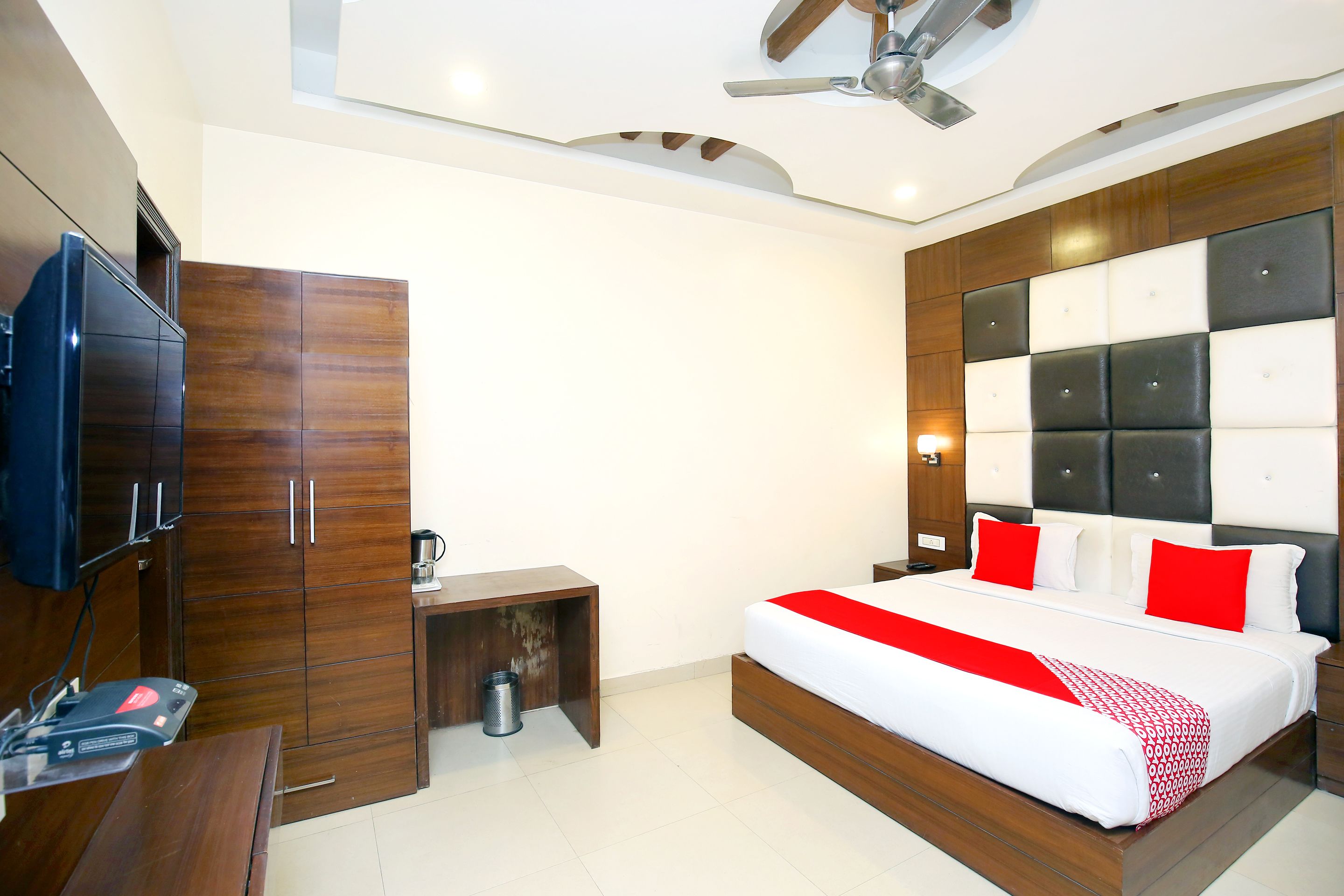 deluxe room | in-room safe, free wifi