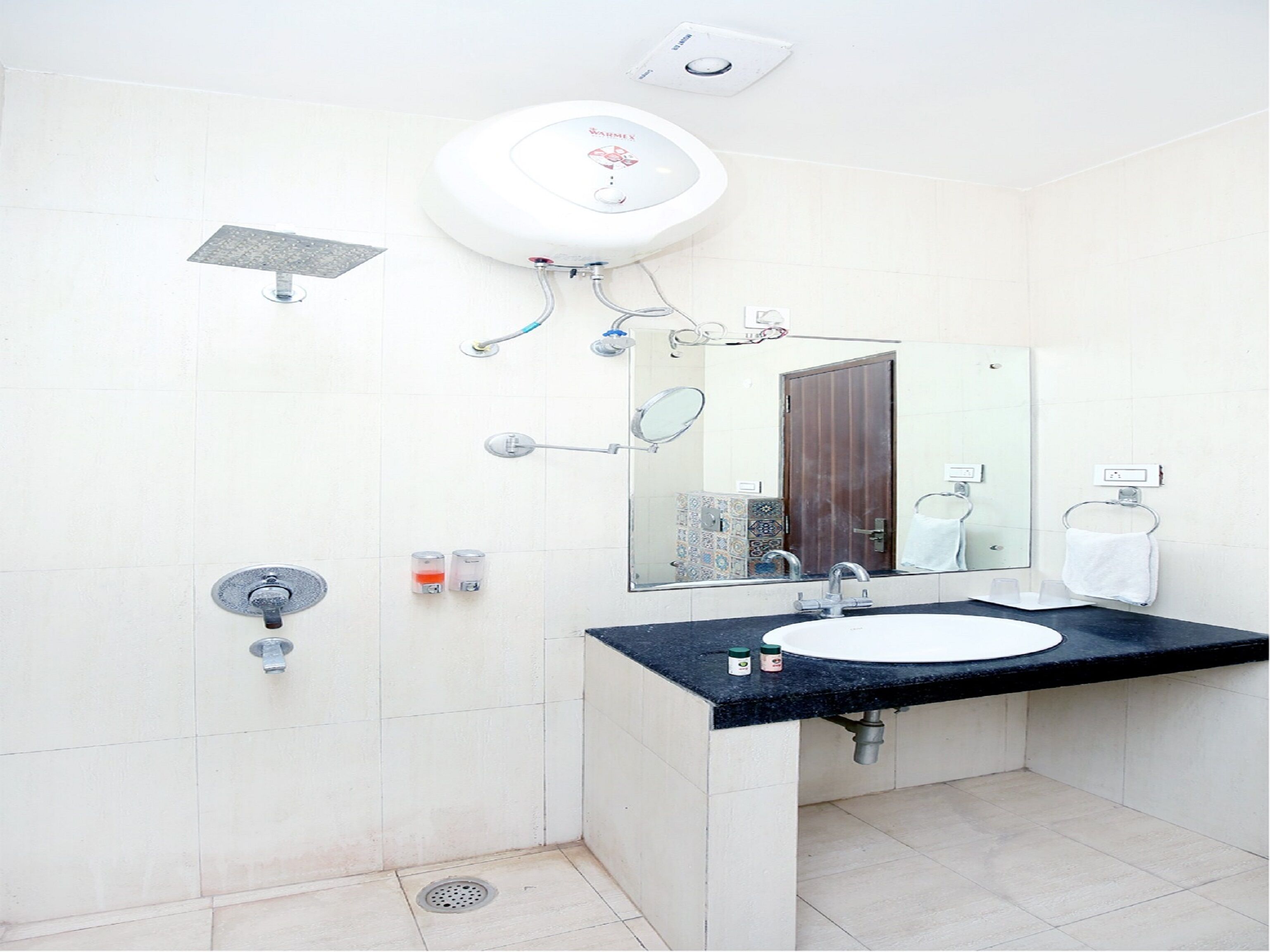 free toiletries, towels