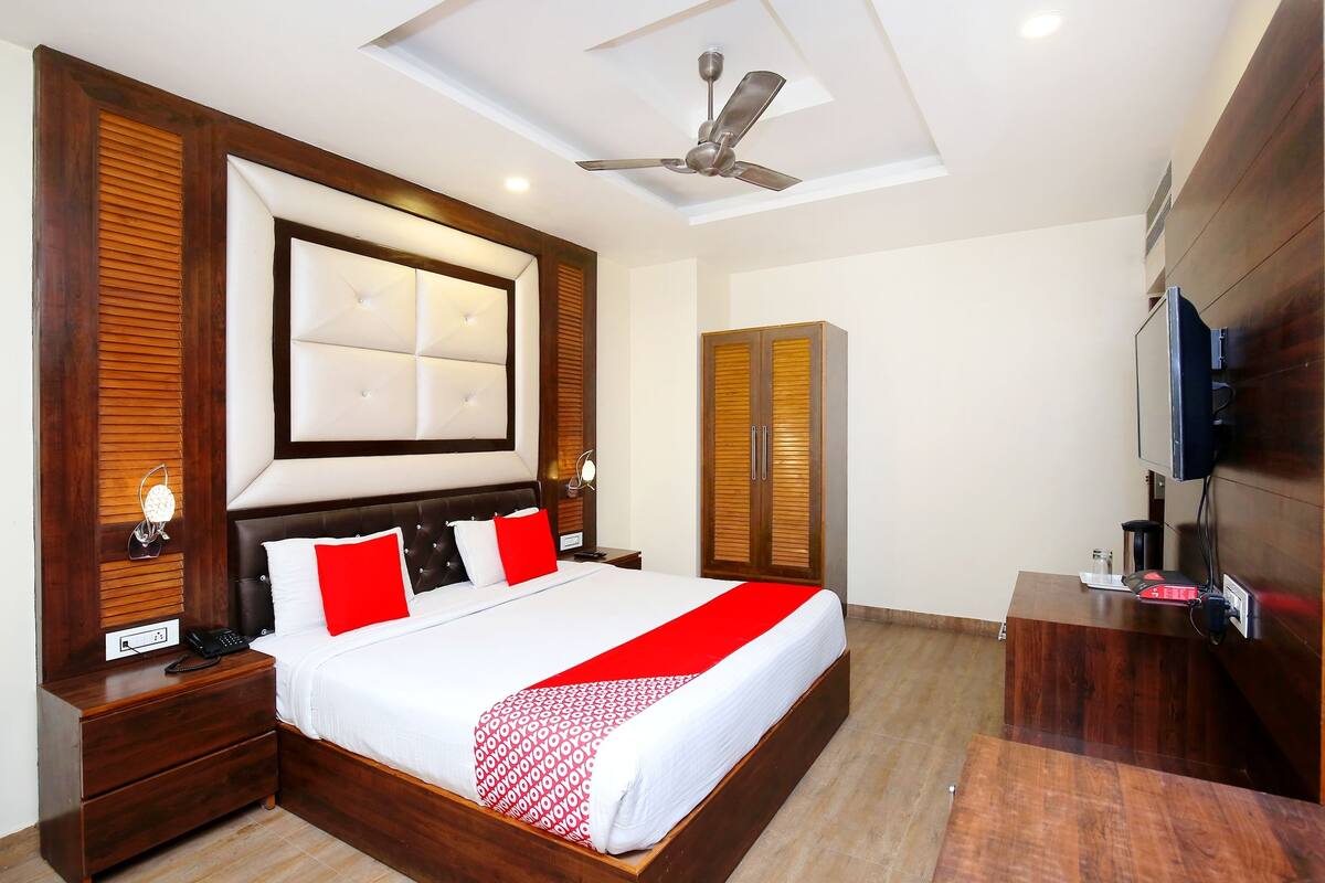 In-room safe, free WiFi