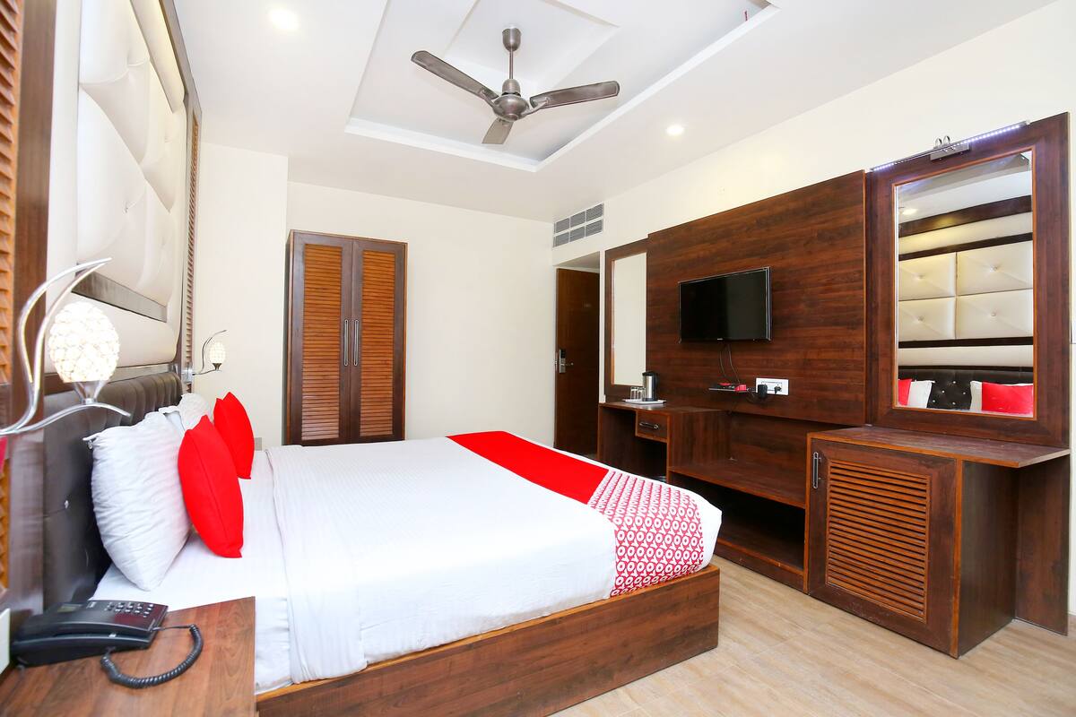 In-room safe, free WiFi