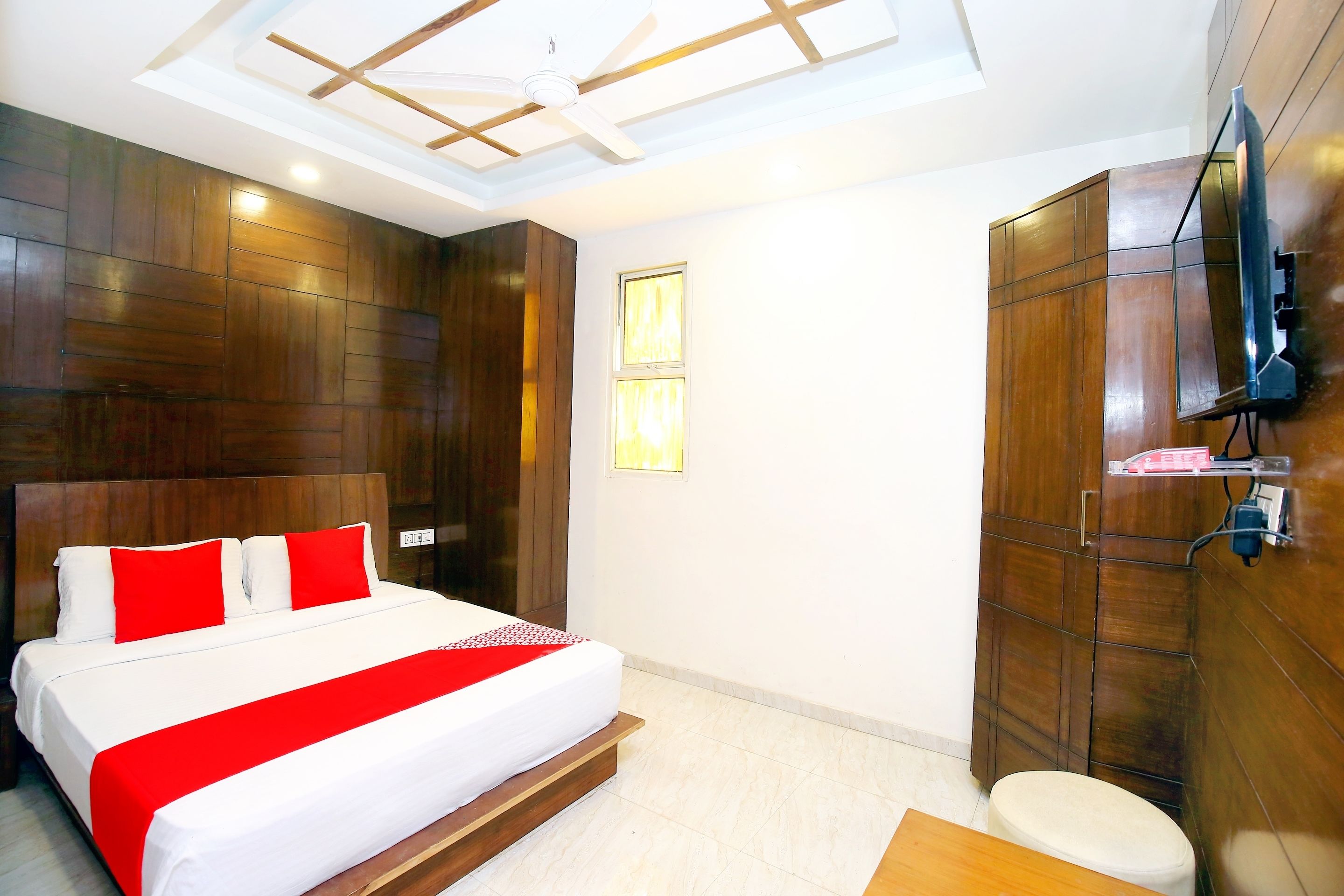 in-room safe, free wifi