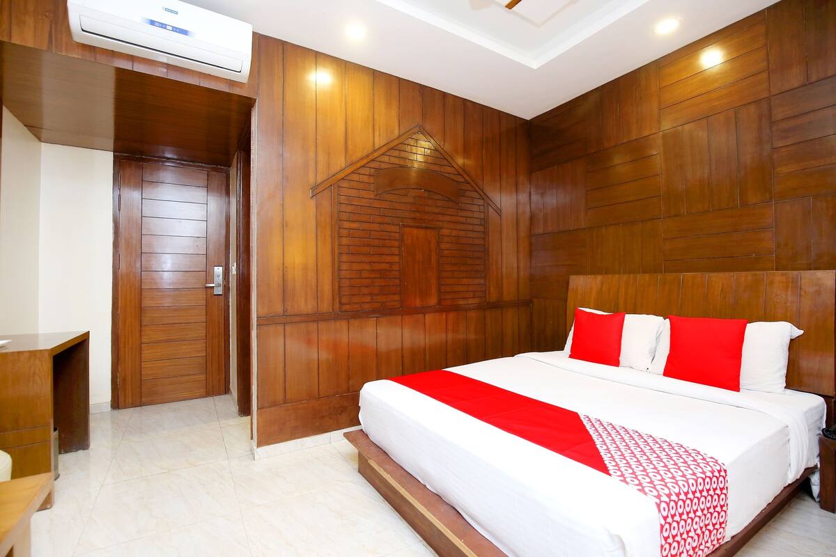 In-room safe, free WiFi