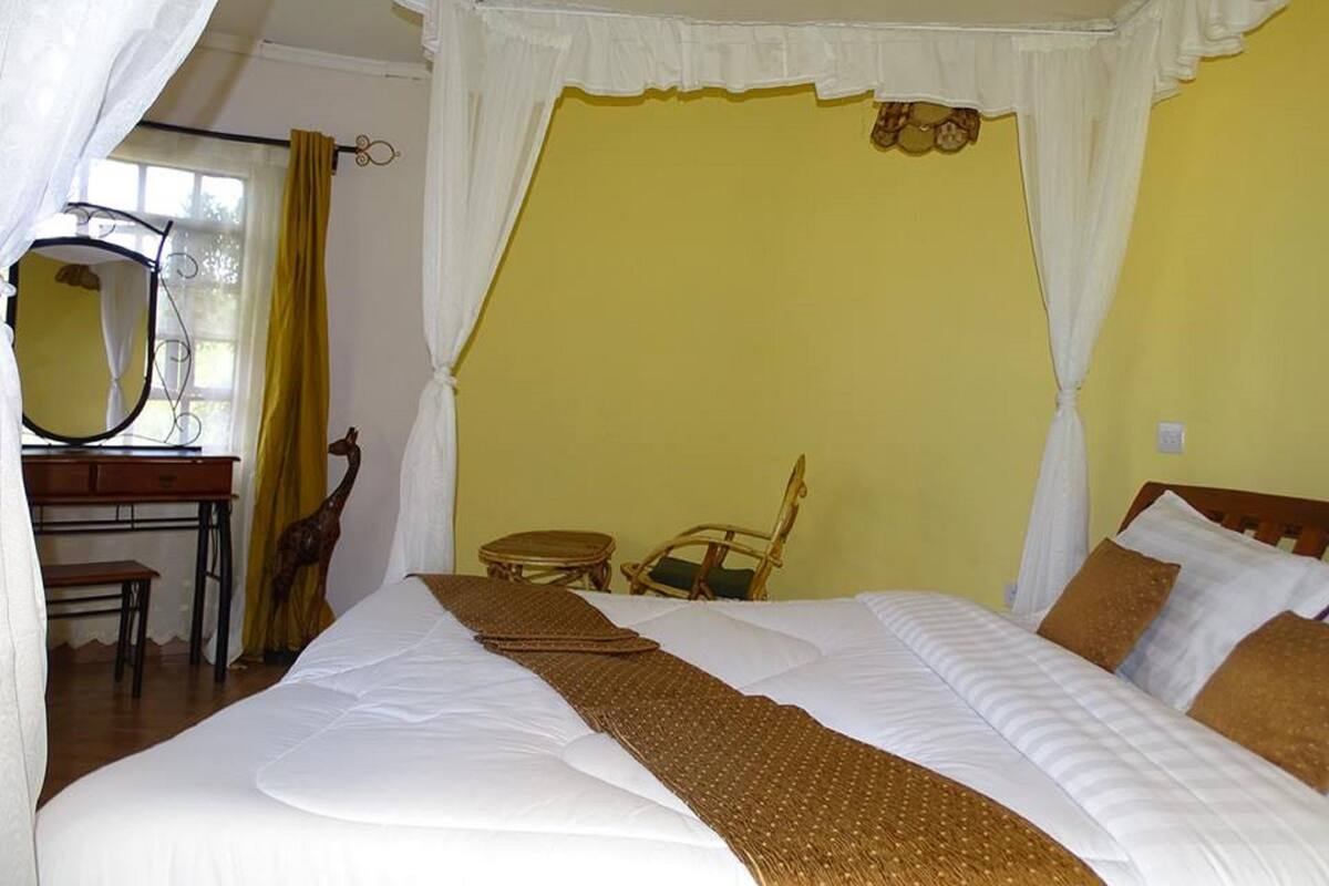 Cottage | Premium bedding, memory foam beds, desk, bed sheets