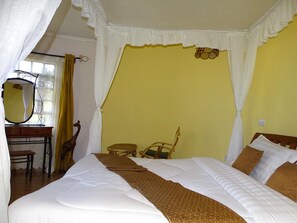 Småhus | Sengetøy av topp kvalitet, memory foam-senger, skrivebord og sengetøy