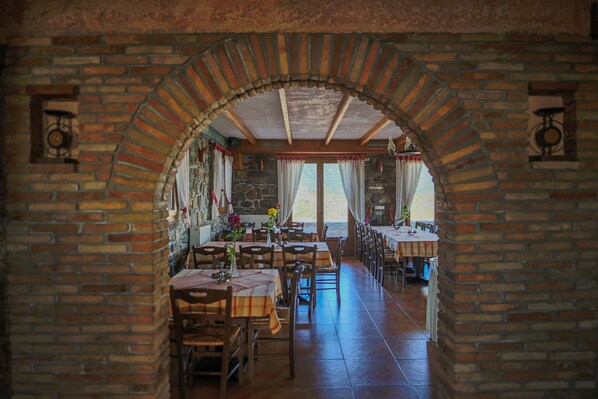 Free daily buffet breakfast  - Faris Hotel (Sparta)